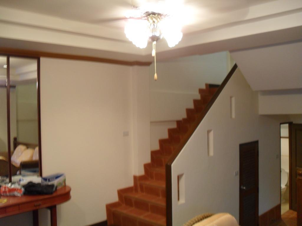 Jon Thaihouse HHQ Quarto foto